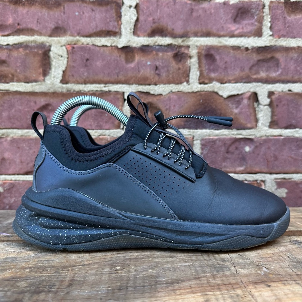 Clove Commuter Sneakers Womens 7 Onyx Flash Iridescent Reflective Healthcare